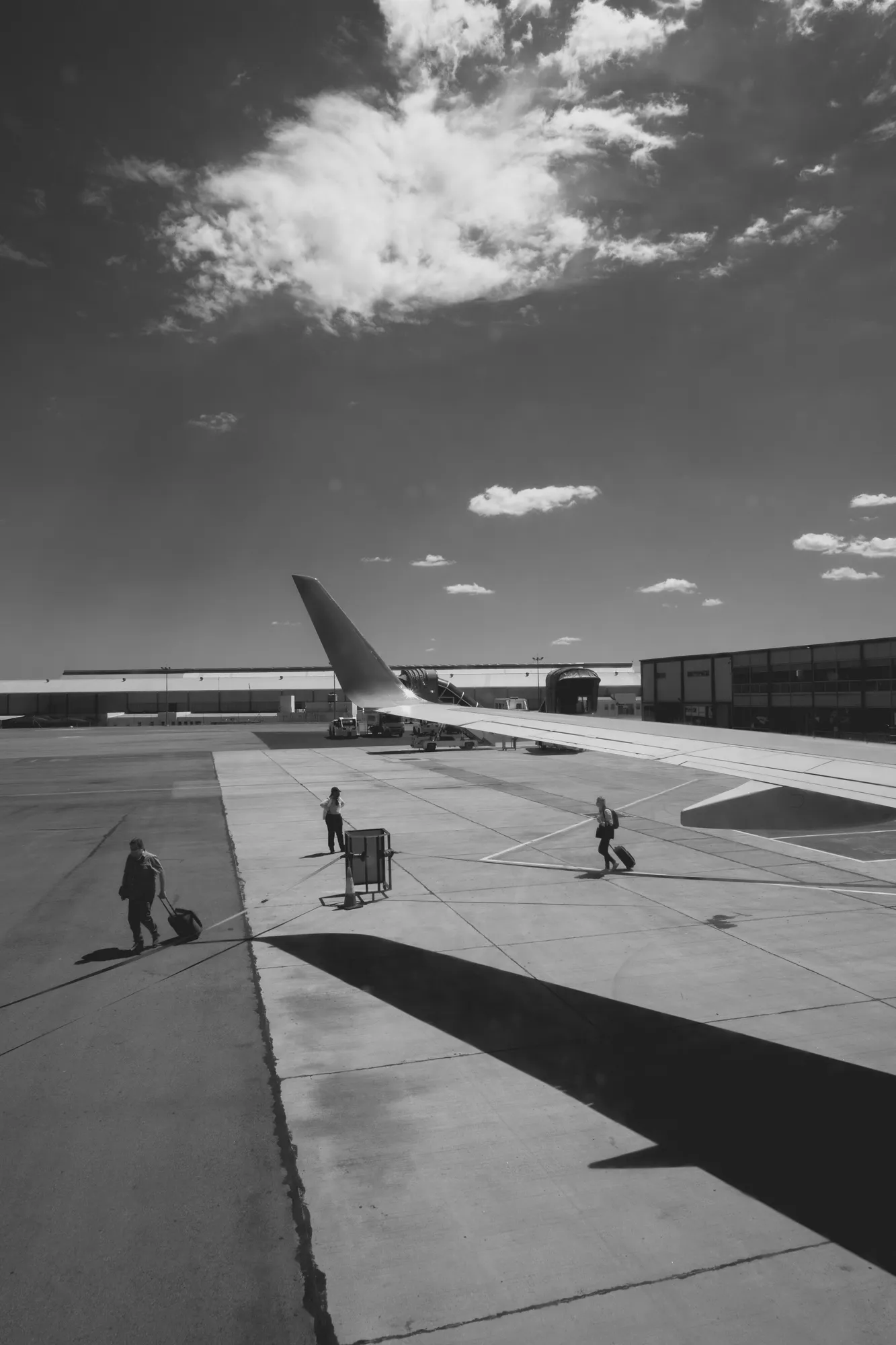 2022-02-12 - Cape Town - People crossing beside airplane wing